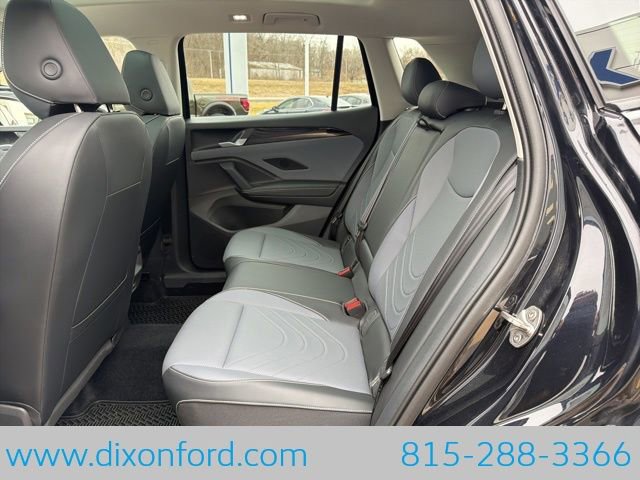 New 2025 Volkswagen Tiguan SE image 22