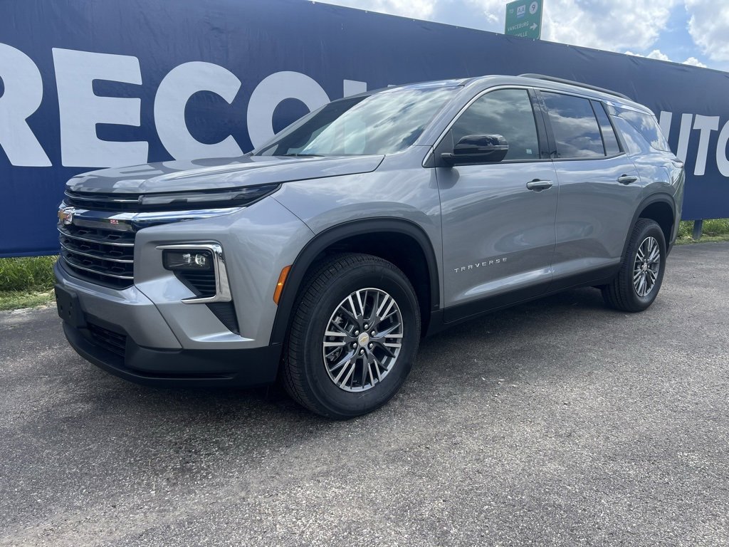 New 2025 Chevrolet Traverse LT image 3