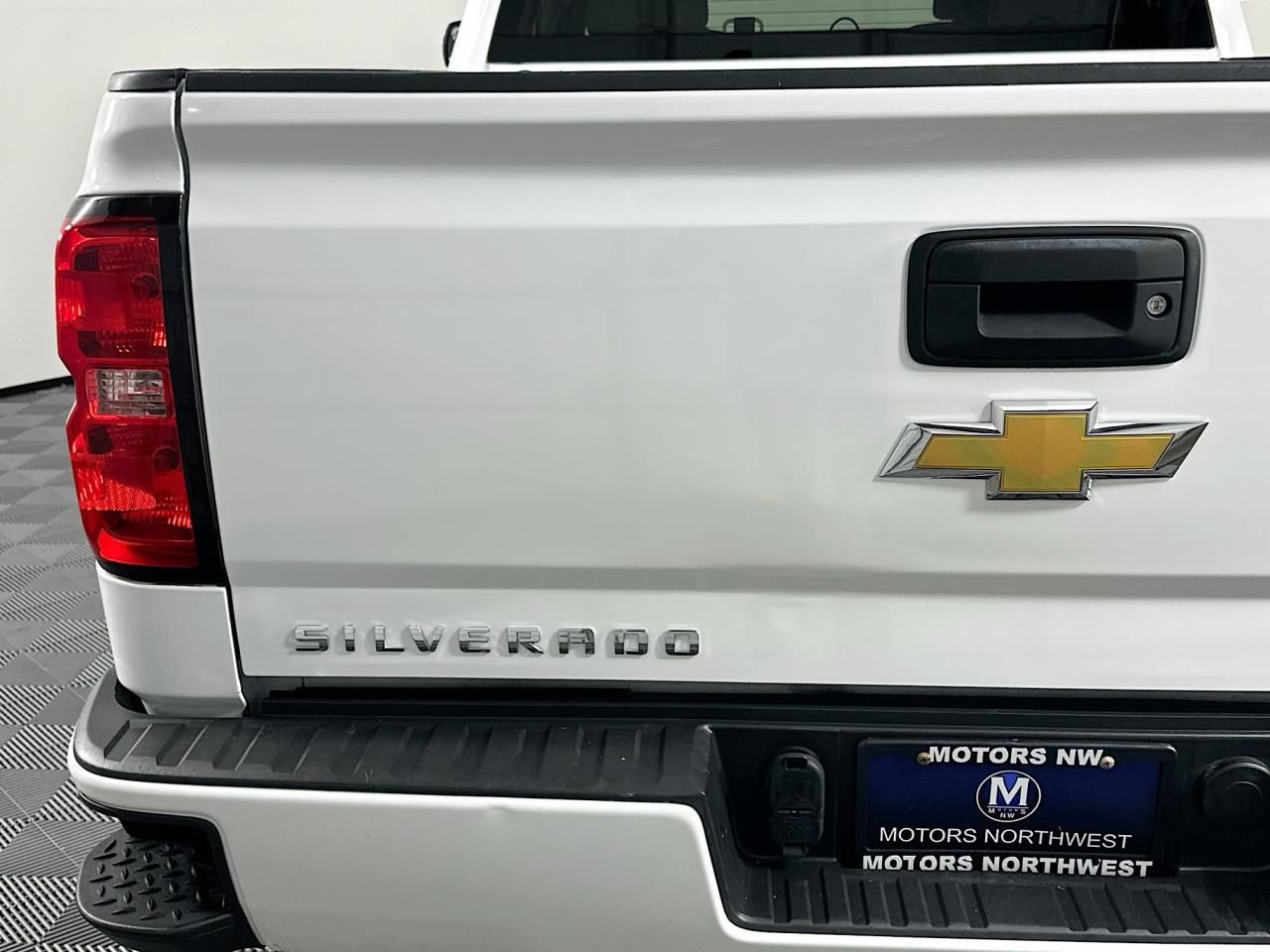 Used 2017 Chevrolet Silverado 1500 Custom w/ Custom Convenience Package AWD/4WD image 21