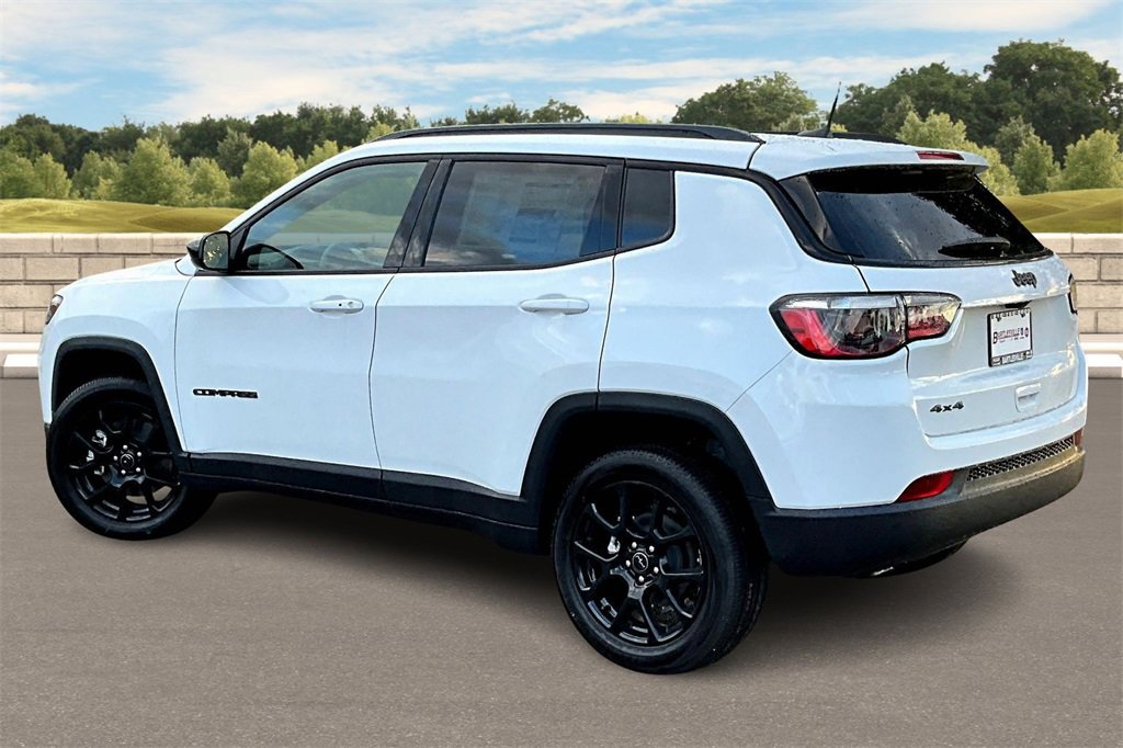 New 2026 Jeep Compass Latitude image 3