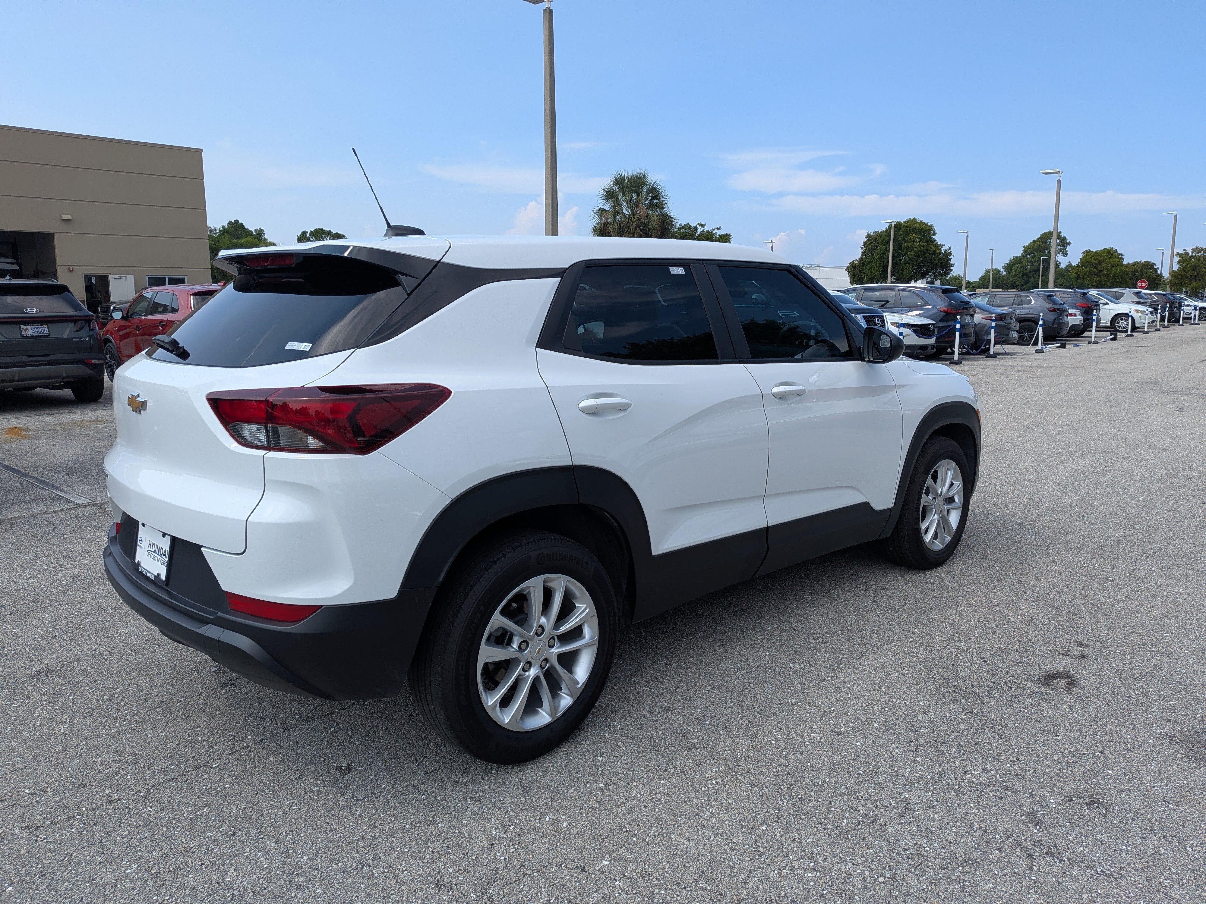 Used 2025 Chevrolet TrailBlazer LS w/ LS Convenience Package FWD image 4