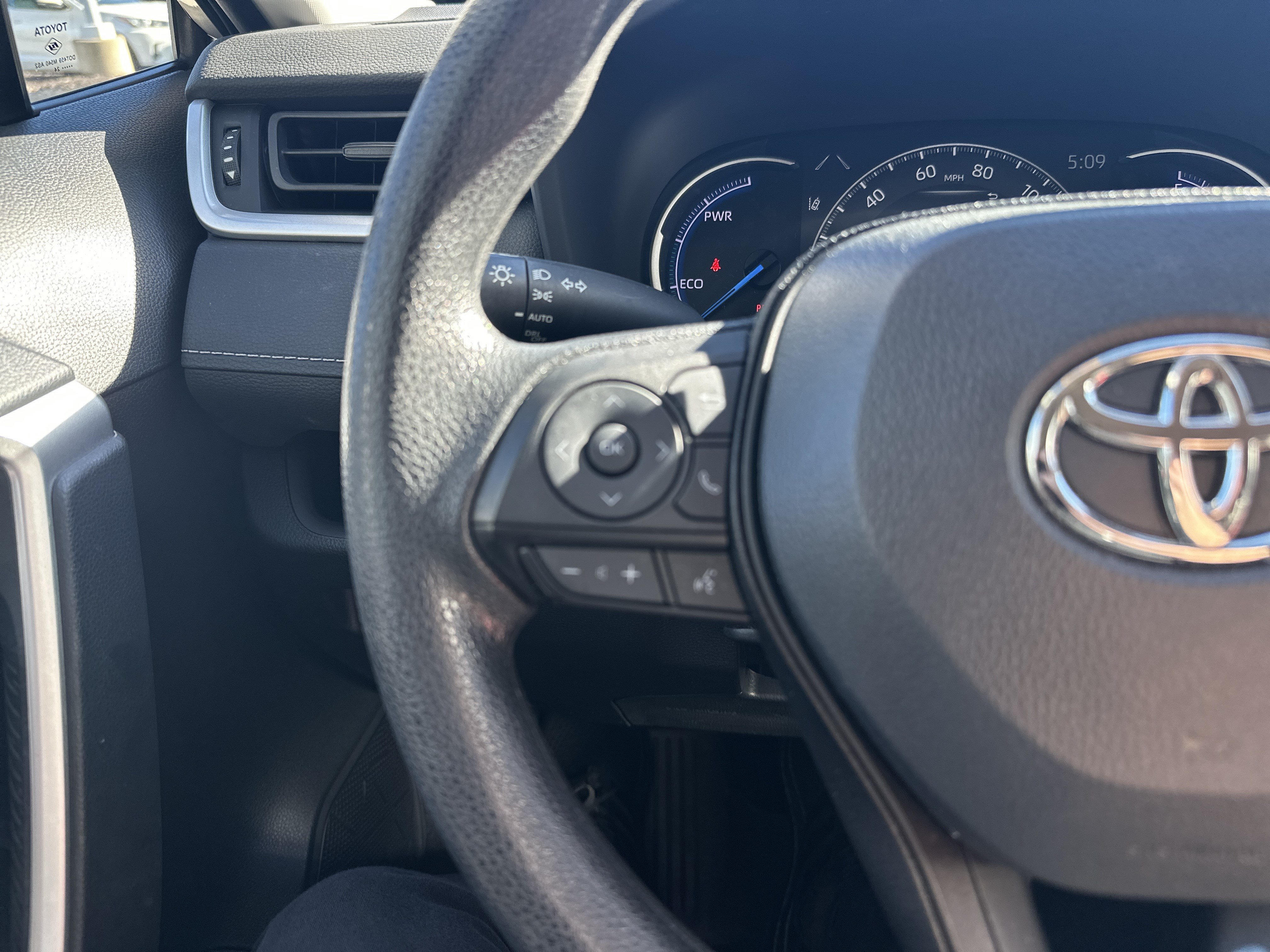 Used 2024 Toyota RAV4 XLE AWD/4WD image 11