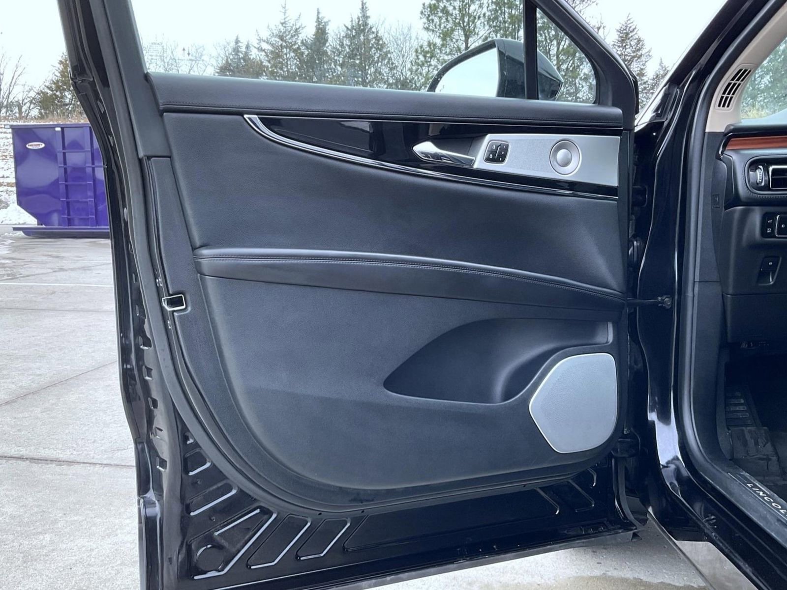 Certified 2023 Lincoln Nautilus Reserve w/ Equipment Group 202A image 9