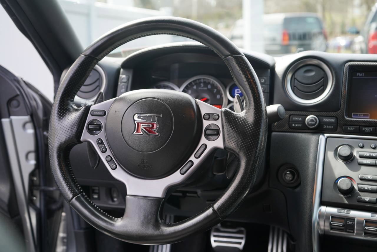 Used 2010 Nissan GT-R Premium image 49