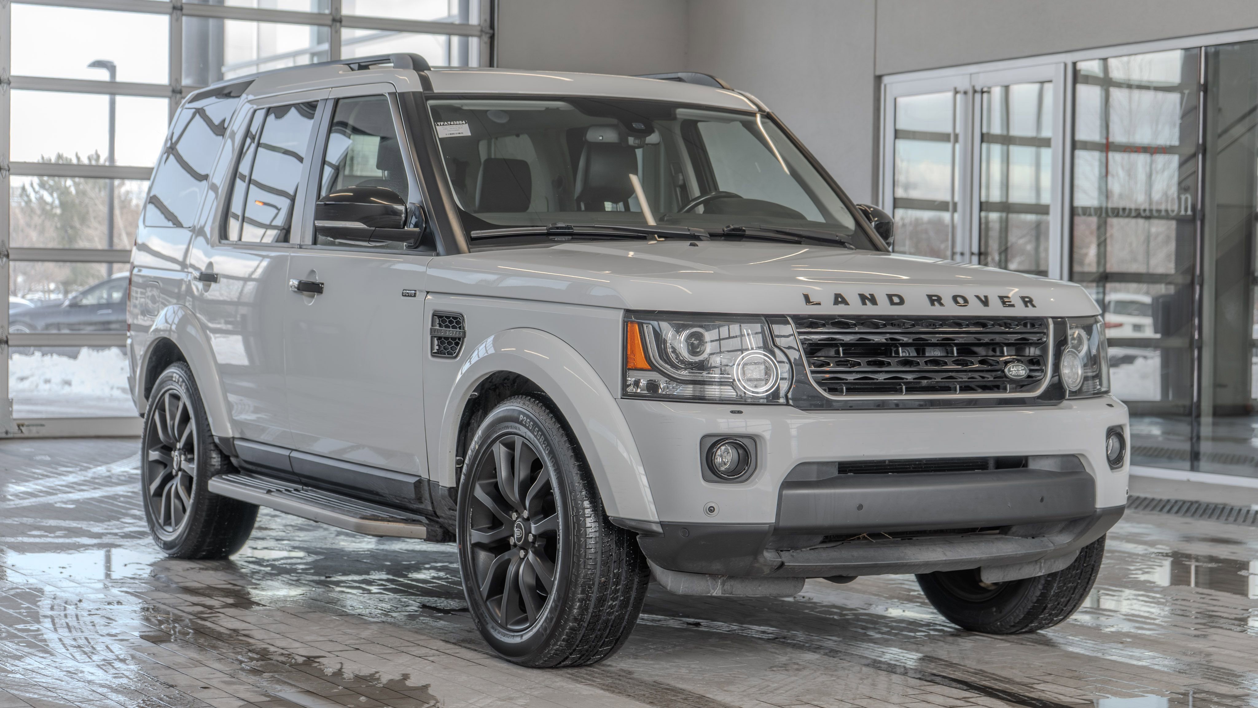 Used 2015 Land Rover LR4 HSE LUX image 21