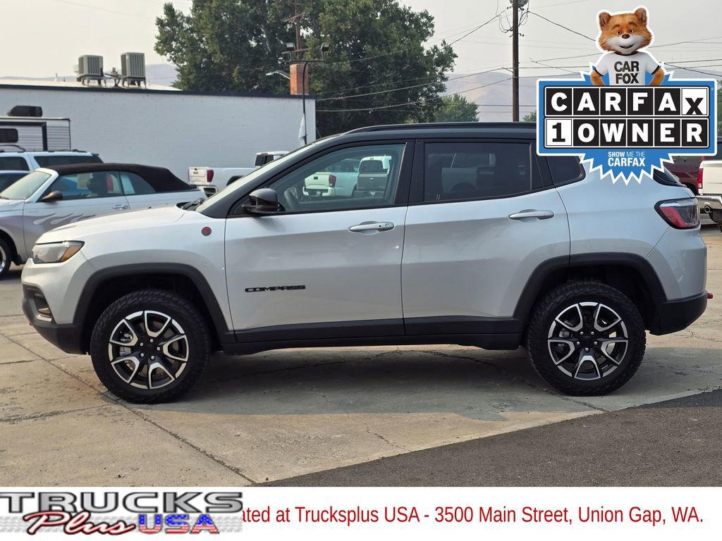 Used 2024 Jeep Compass Trailhawk image 2