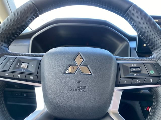 New 2026 Mitsubishi Outlander SE image 19
