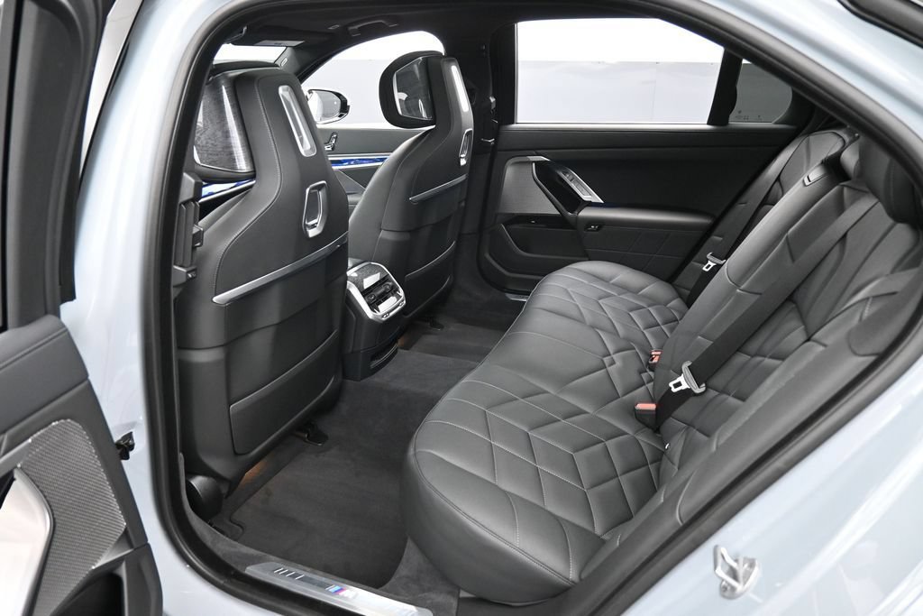 Used 2025 BMW 760i xDrive AWD/4WD image 27