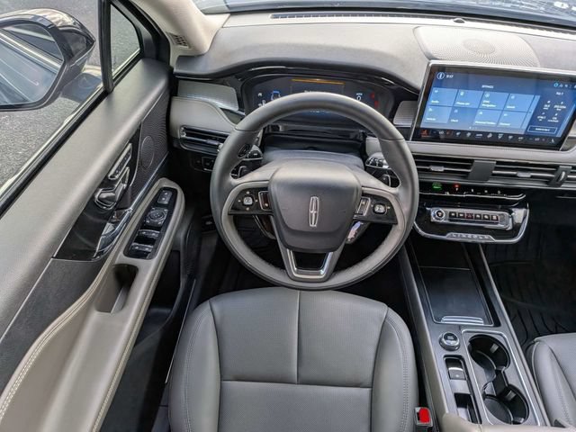 Used 2025 Lincoln Corsair FWD w/ Equipment Group 101A image 17