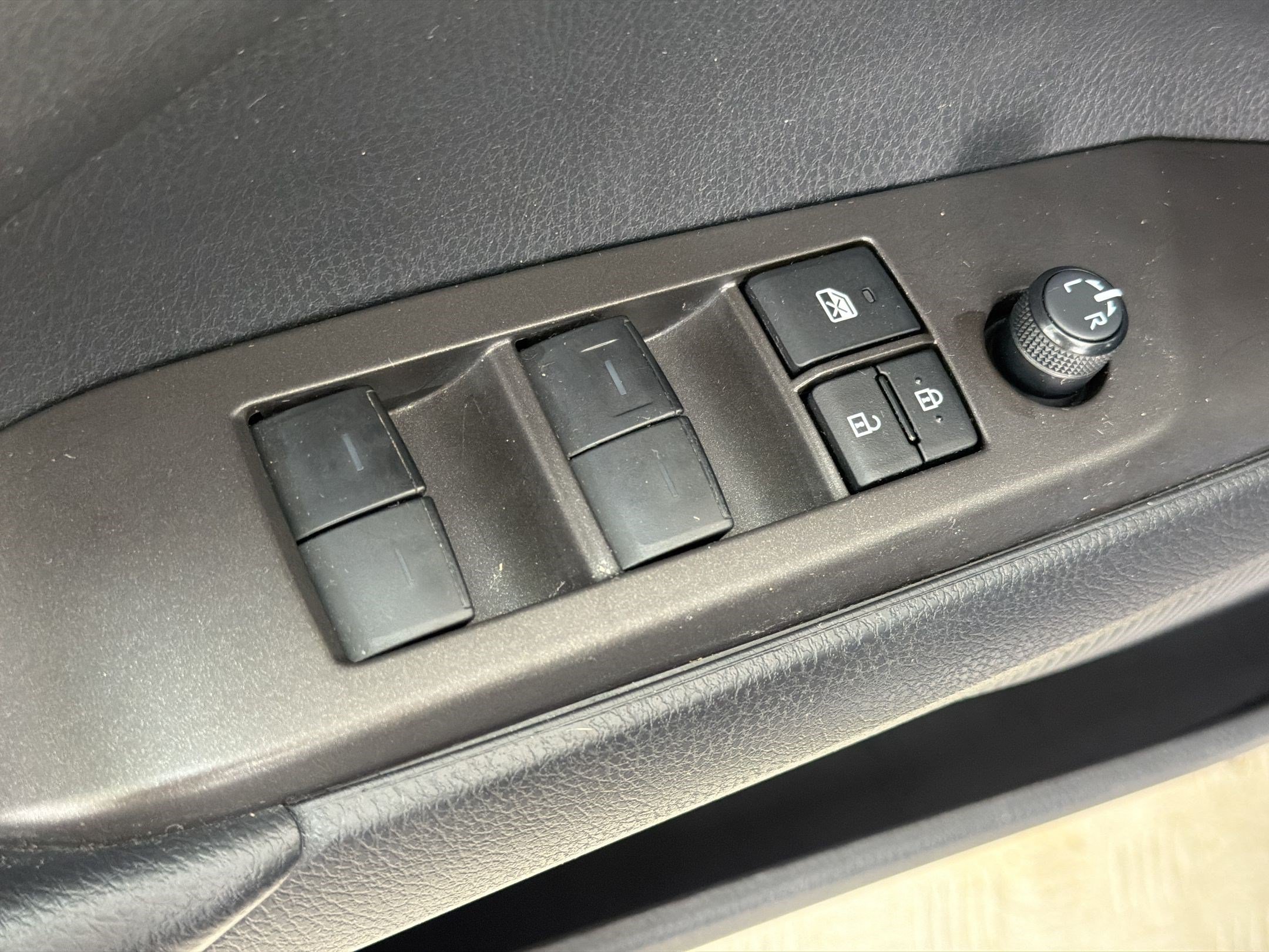 Used 2023 Toyota Camry SE FWD image 14