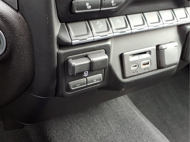 Used 2019 Chevrolet Silverado 1500 LT w/ All-Star Edition AWD/4WD image 9