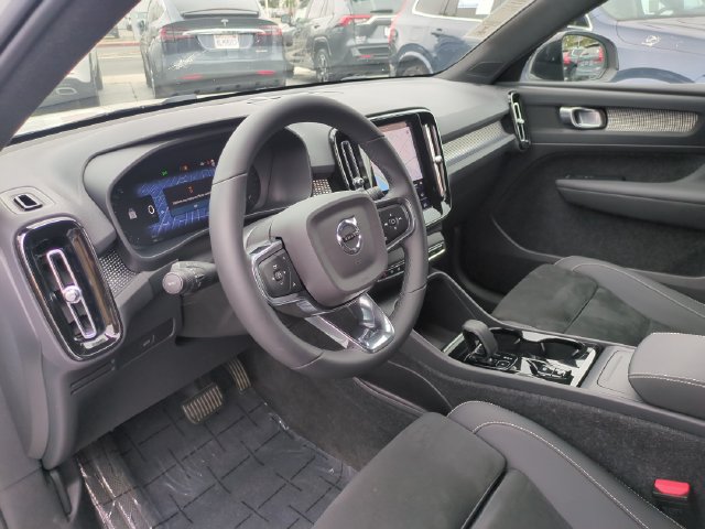 Certified 2023 Volvo XC40 B5 Plus w/ Protection Package Premier AWD/4WD image 12