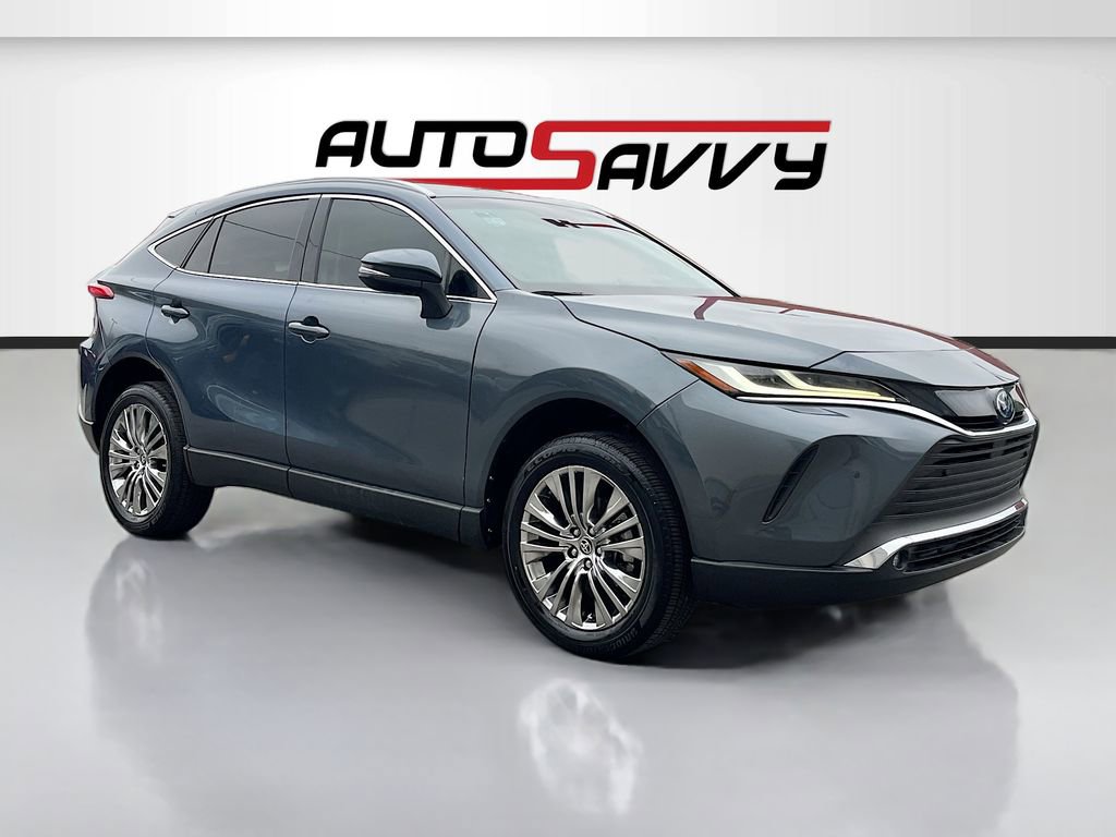Used 2024 Toyota Venza XLE image 1