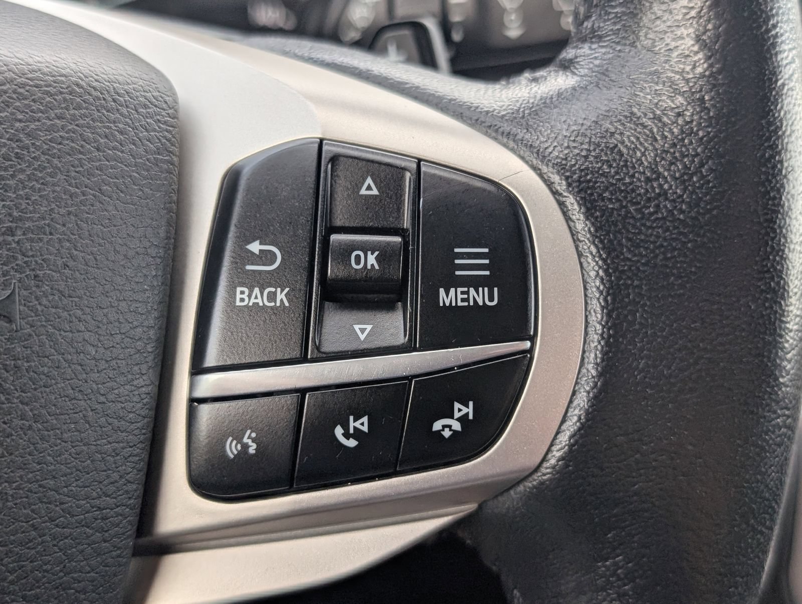 Used 2020 Ford Explorer XLT w/ Equipment Group 202A AWD/4WD image 24