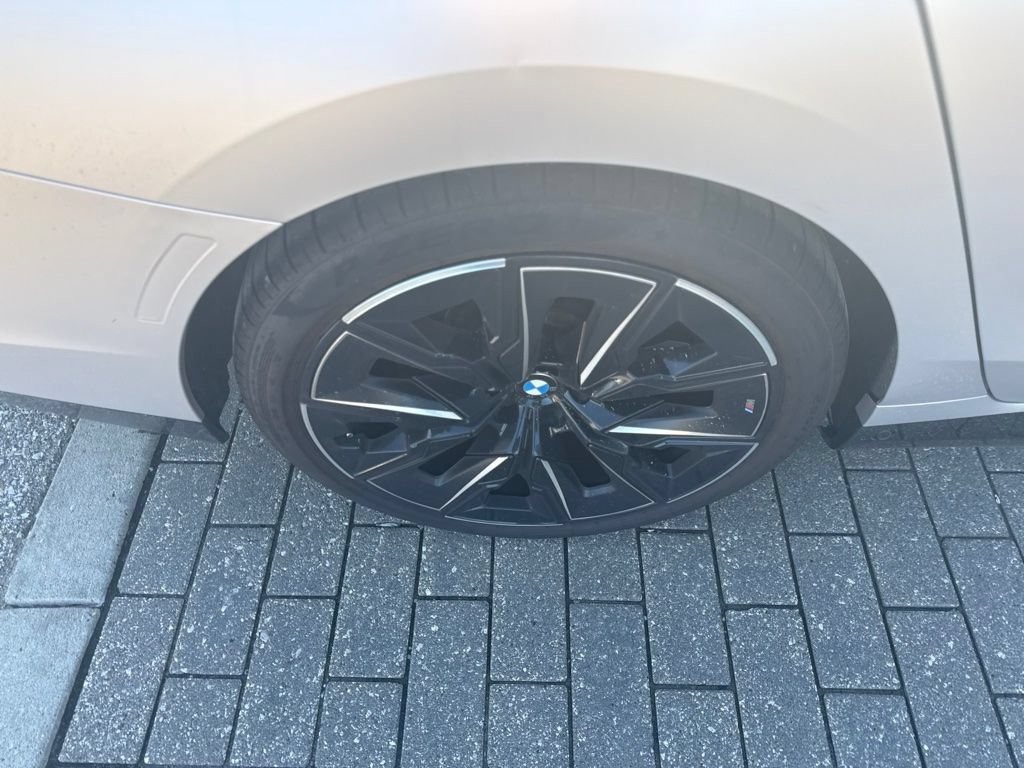 Used 2023 BMW 760i xDrive w/ Executive Package AWD/4WD image 11
