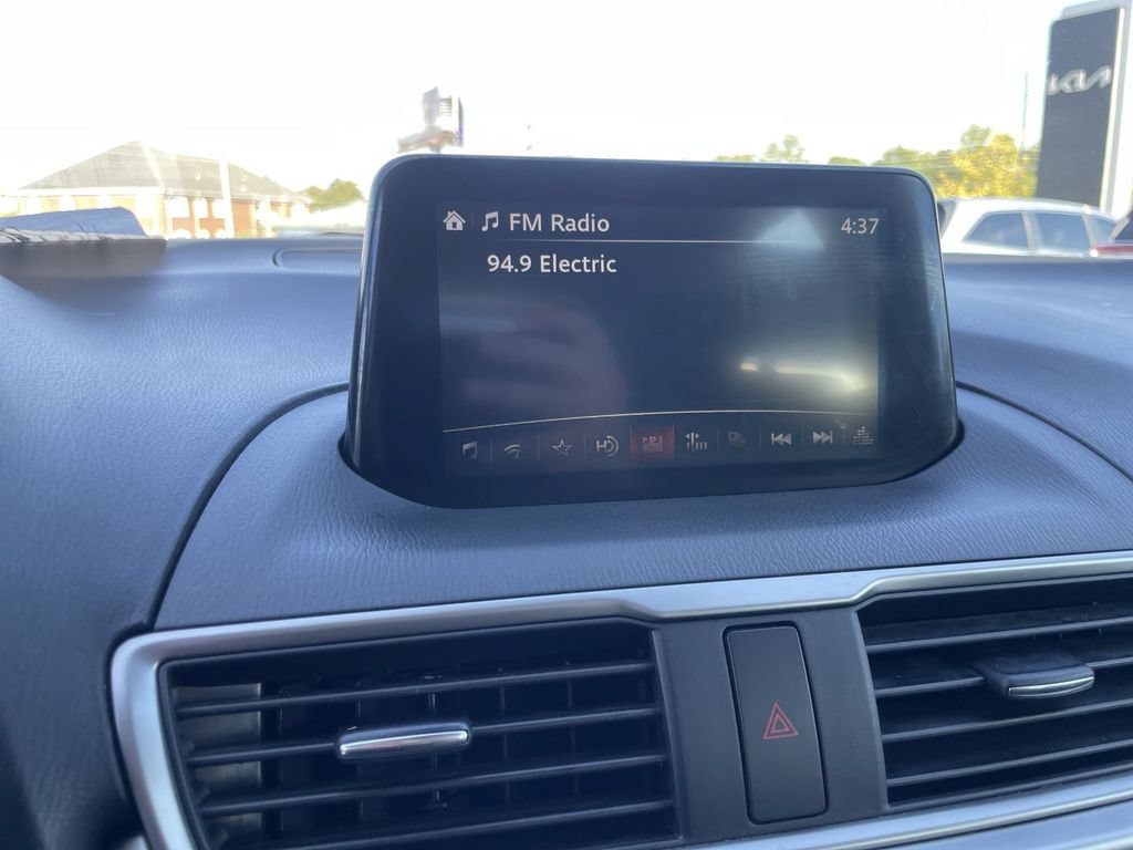 Used 2018 MAZDA MAZDA3 Touring FWD image 12