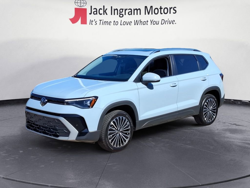 Certified 2025 Volkswagen Taos SE w/ Panoramic Sunroof Package image 1
