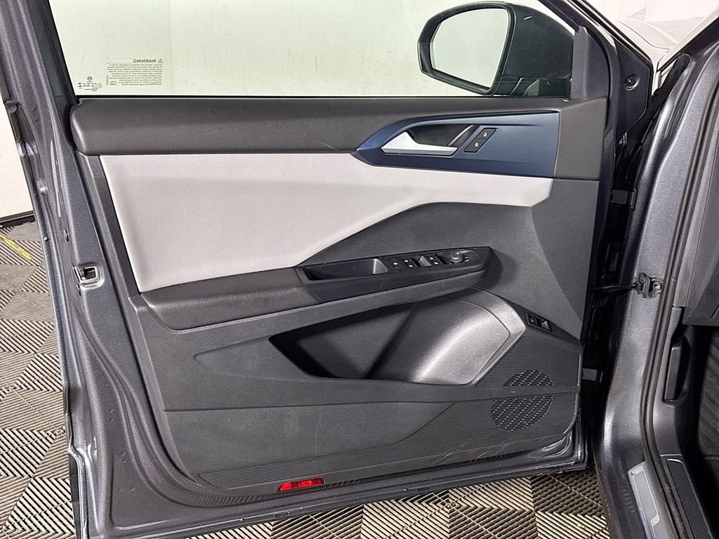 Certified 2023 Volkswagen Taos SE image 10