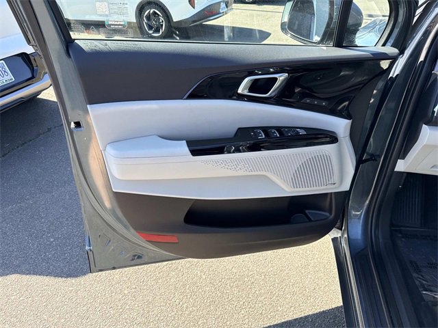 Used 2024 Kia Carnival SX Prestige image 13