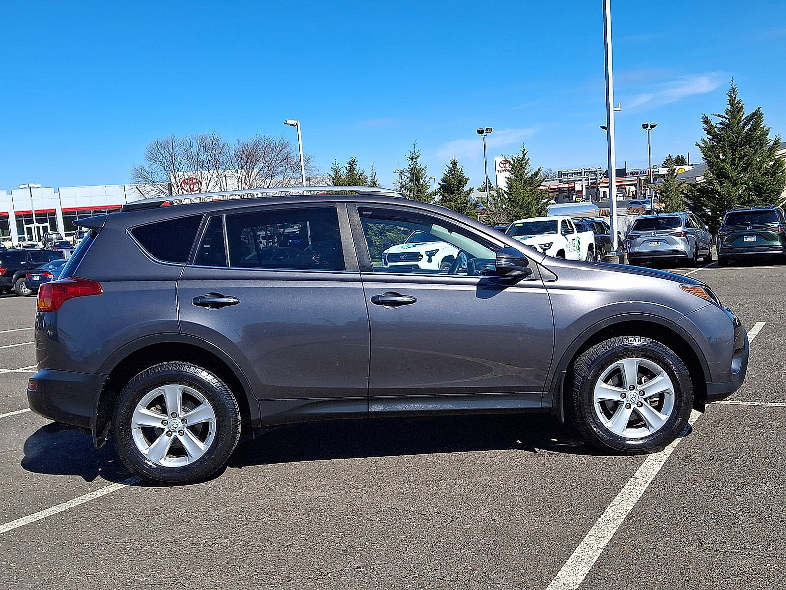 Used 2014 Toyota RAV4 XLE image 7