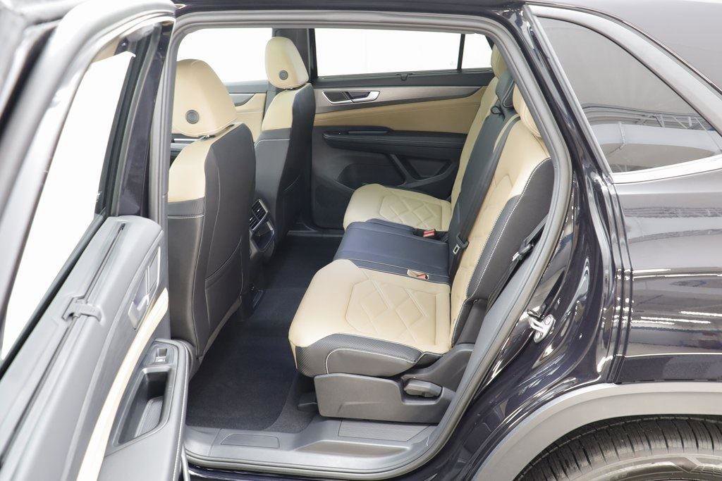 New 2026 Volkswagen Atlas Cross Sport SE image 13