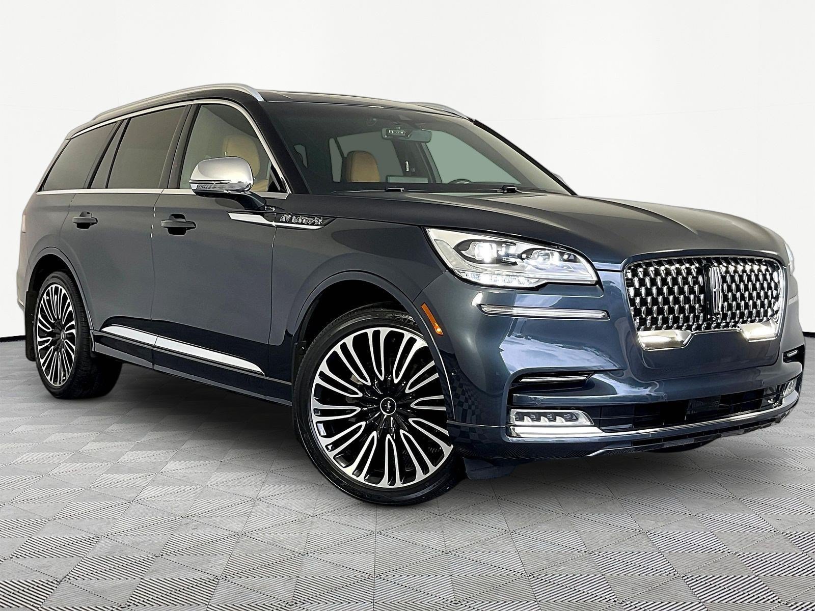 Used 2022 Lincoln Aviator Black Label w/ Dynamic Handling Package AWD/4WD image 3