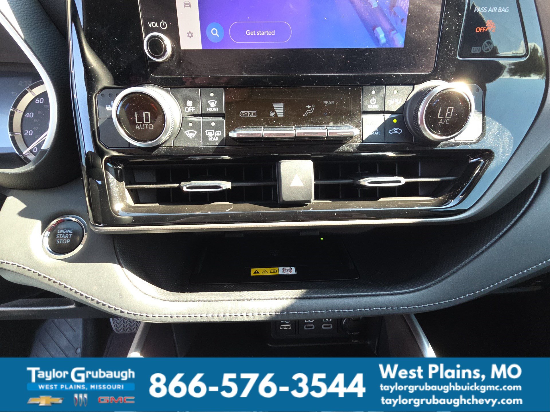 Used 2023 Toyota Highlander XLE AWD/4WD image 23