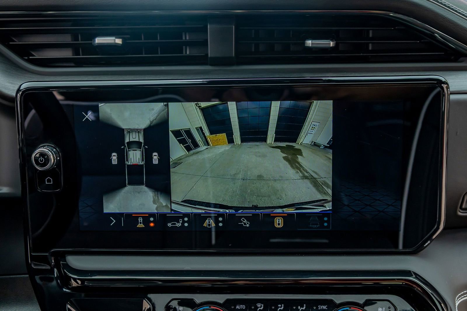 Used 2025 GMC Sierra 2500 AT4X image 25