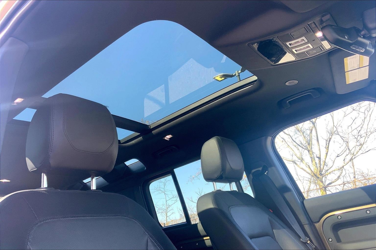 Used 2024 Land Rover Defender 110 X-Dynamic SE image 14