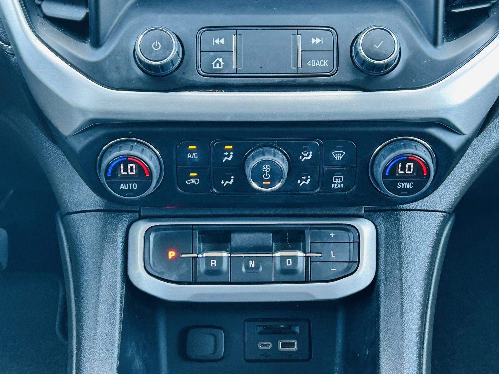 Used 2023 GMC Acadia SLE w/ Driver Convenience Package image 21