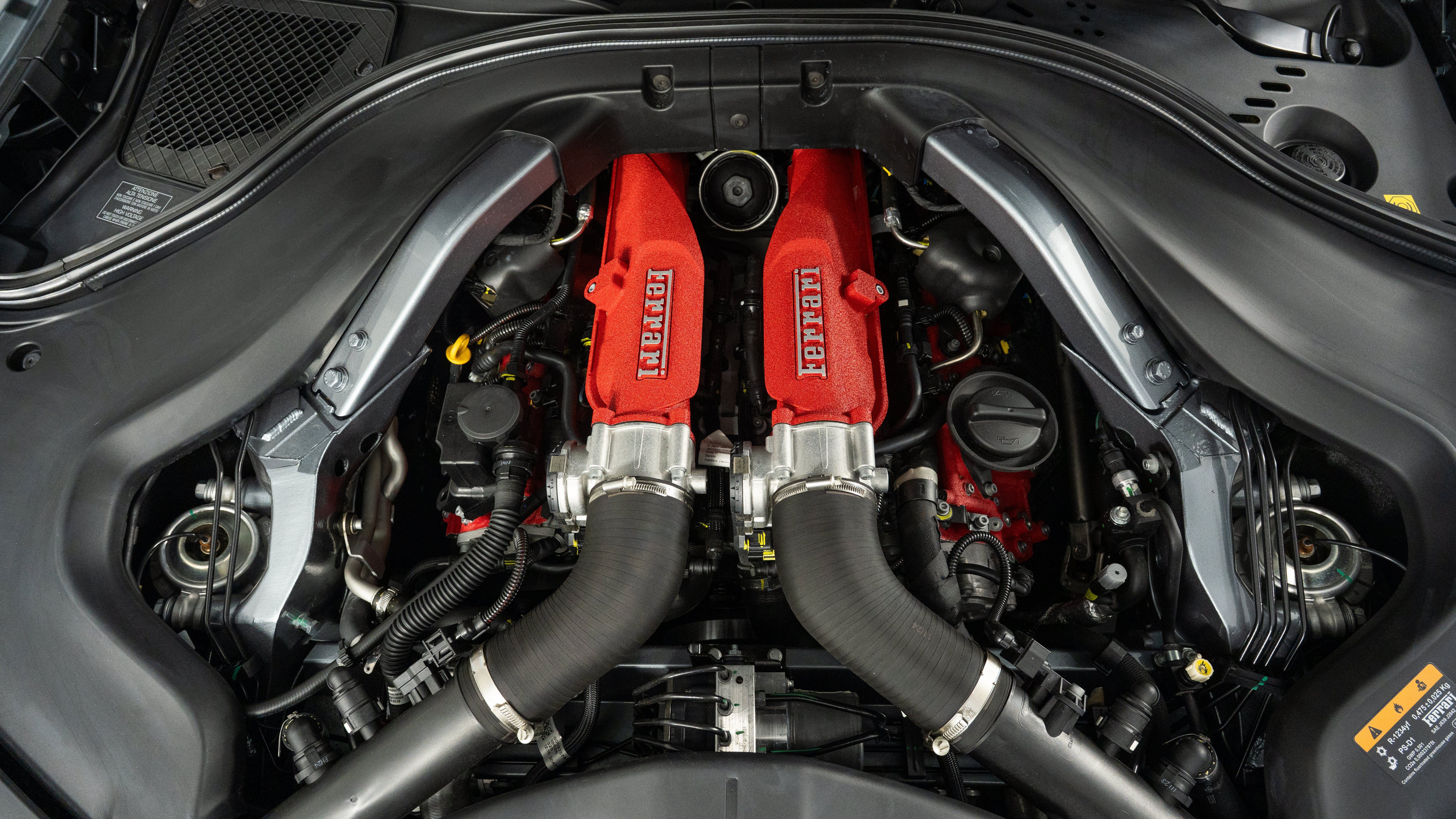 Certified 2025 Ferrari Roma Spider RWD image 38