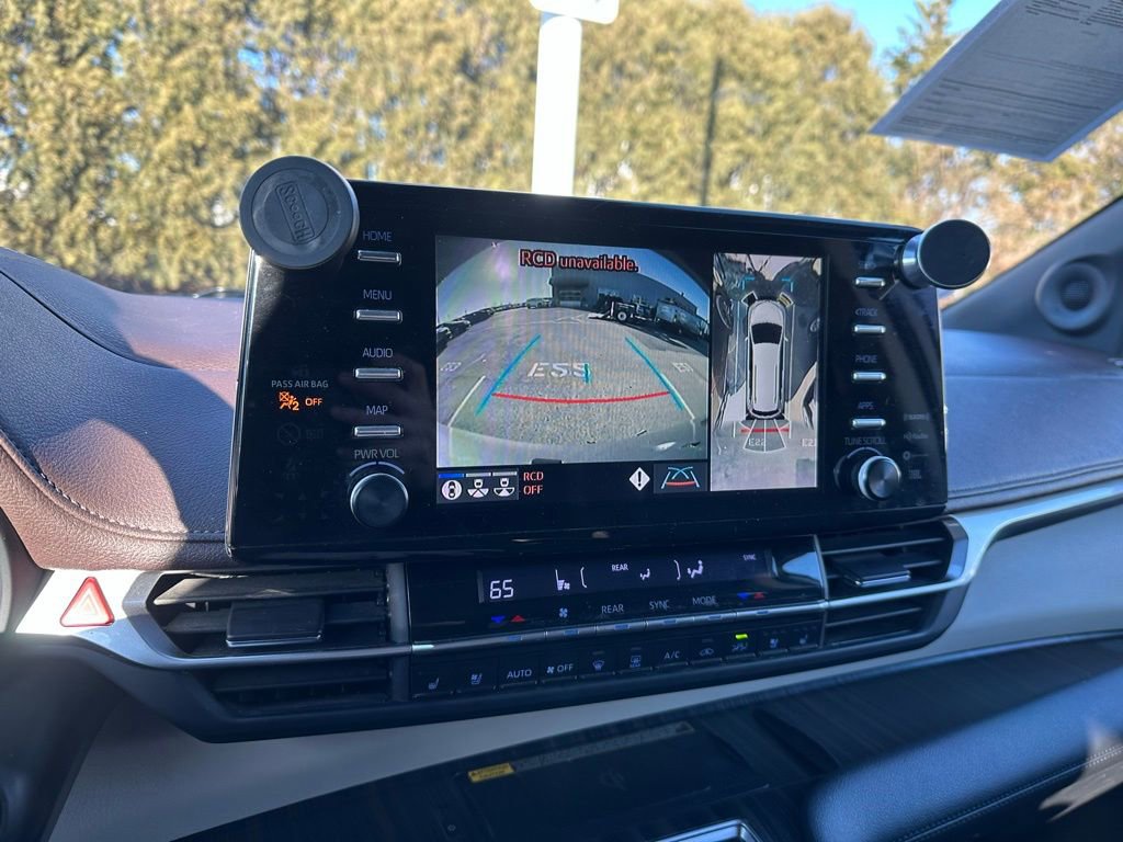 Used 2022 Toyota Sienna Platinum image 24