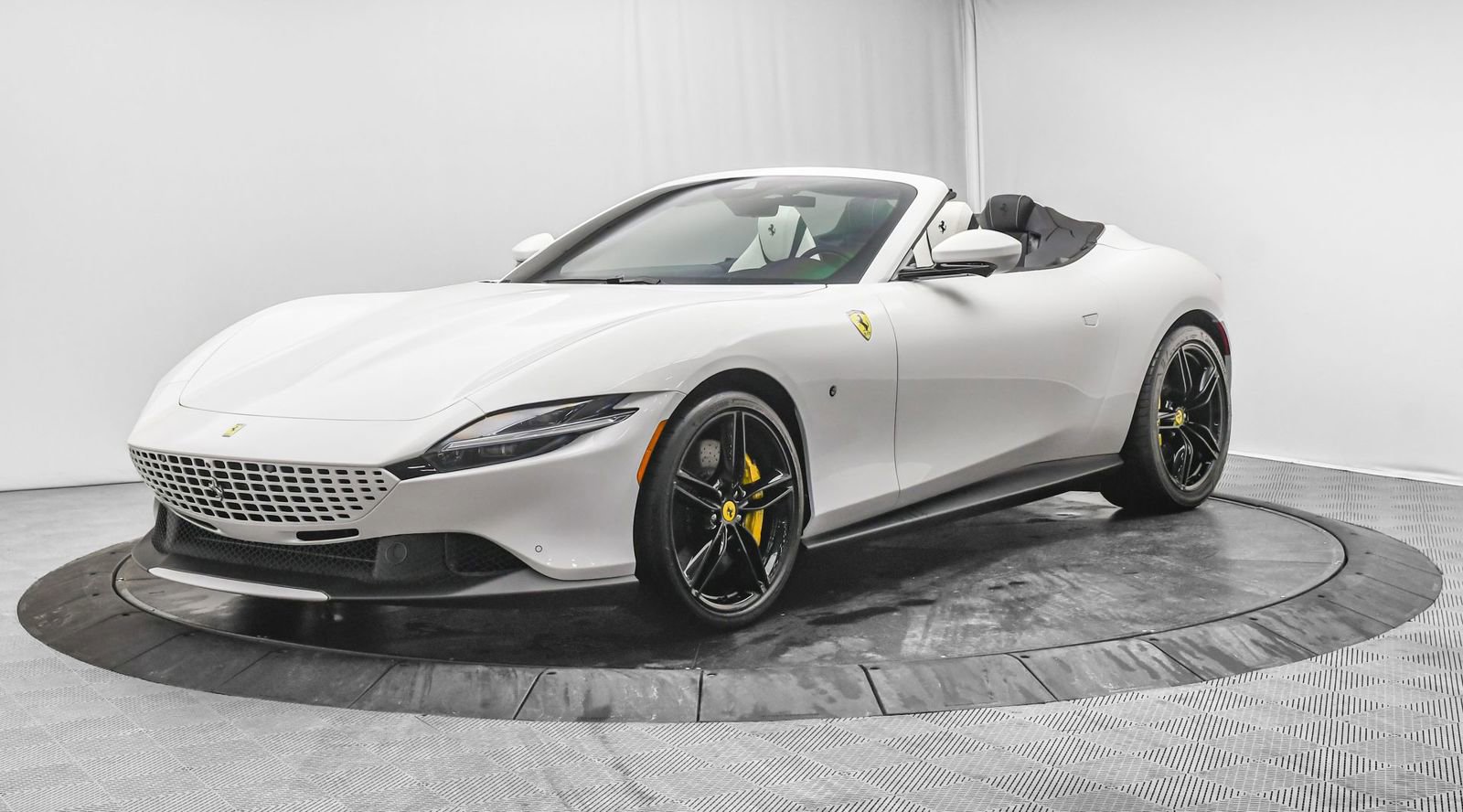 Certified 2024 Ferrari Roma Spider image 4