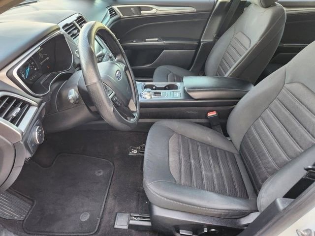 Used 2020 Ford Fusion SE image 12