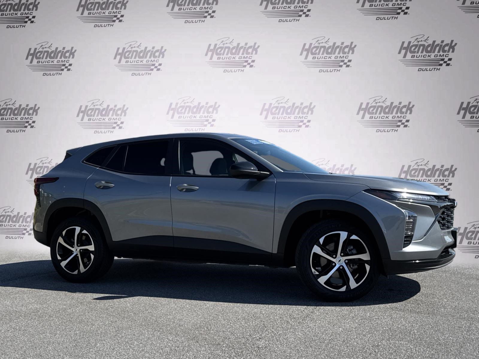Used 2025 Chevrolet Trax RS w/ Driver Confidence Package FWD image 2