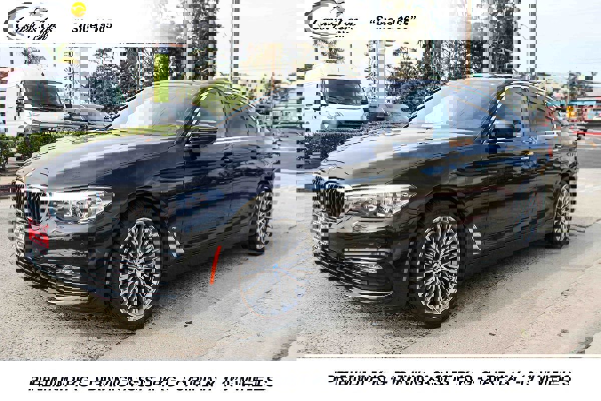 Used 2018 BMW 530i Sedan w/ Premium Package image 1
