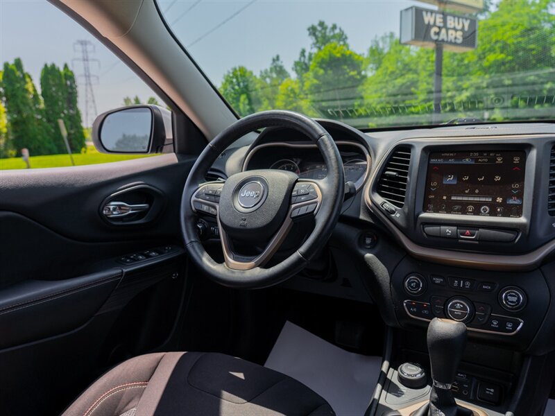 Used 2017 Jeep Cherokee 75th Anniversary AWD/4WD image 25