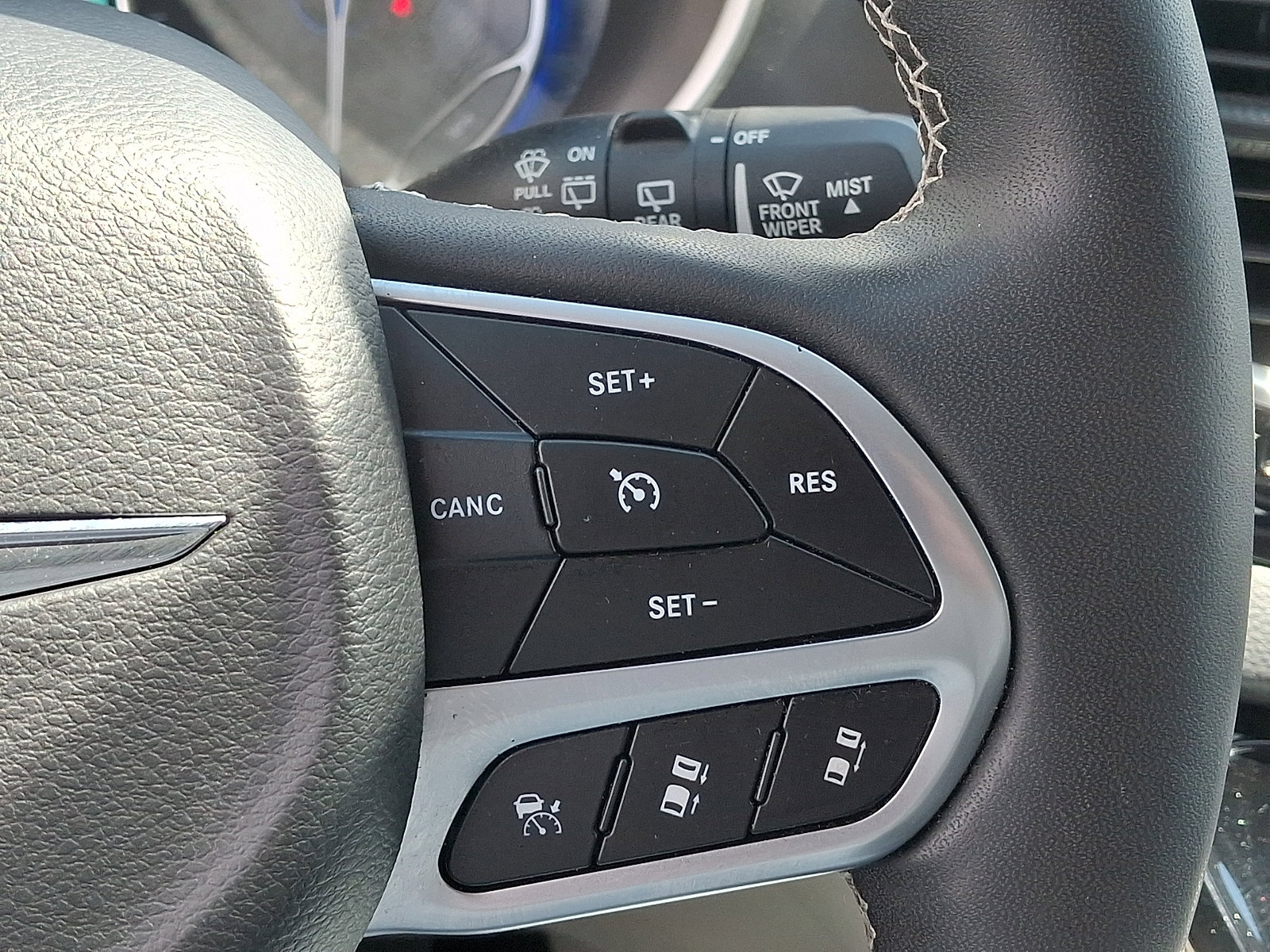 Used 2023 Chrysler Pacifica Touring-L FWD image 23