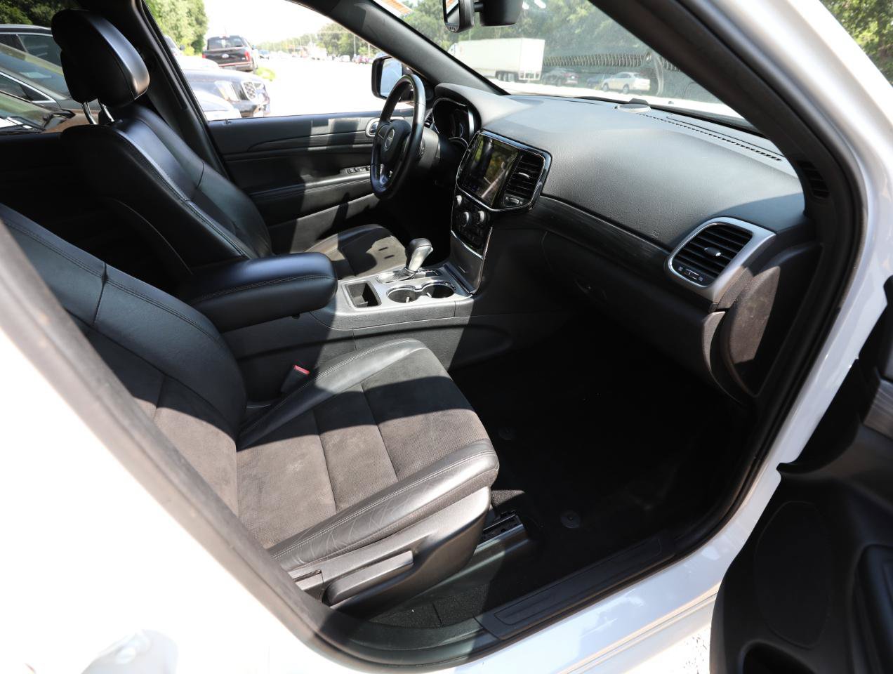 Used 2019 Jeep Grand Cherokee Altitude AWD/4WD image 12