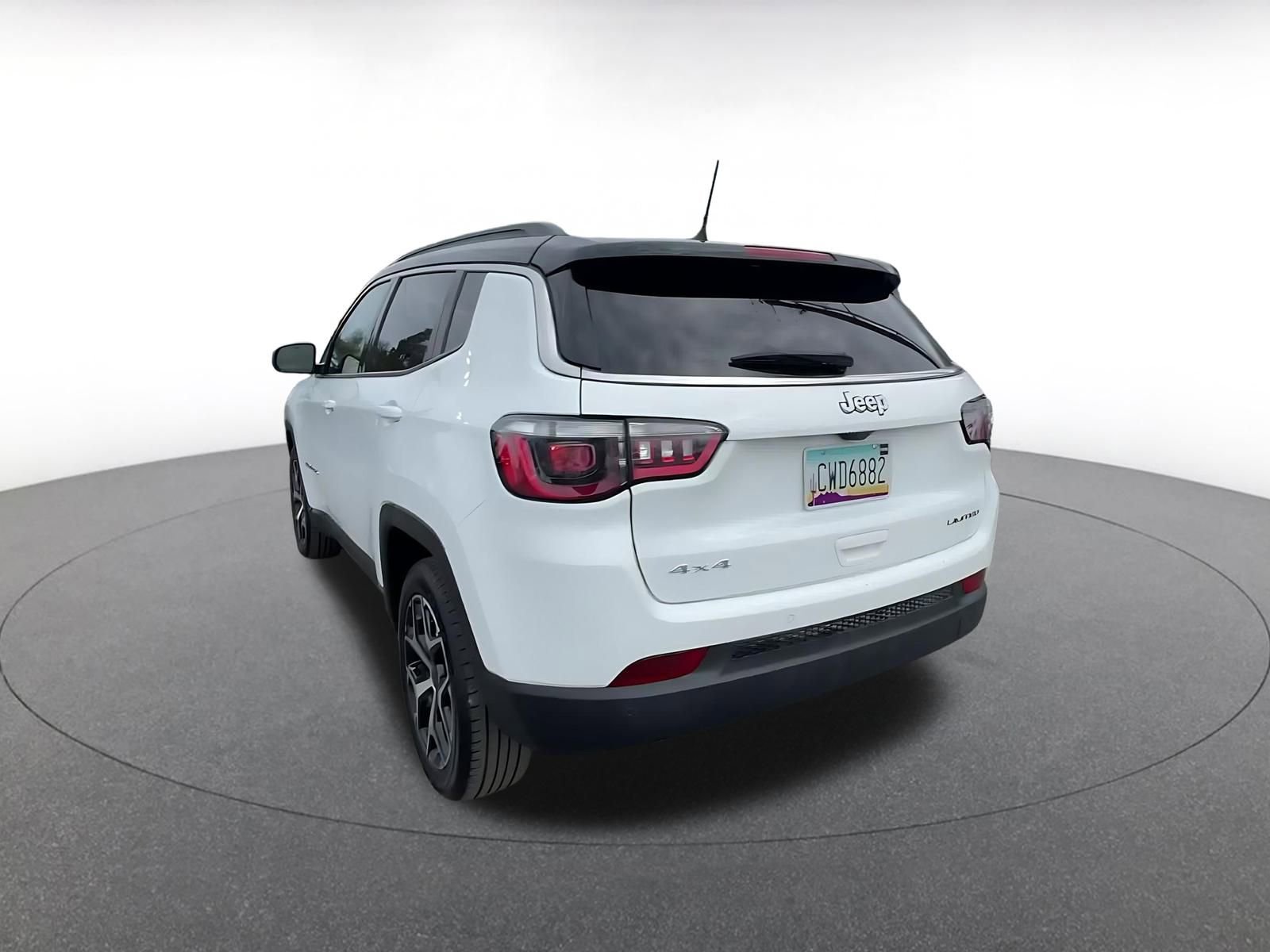 Used 2025 Jeep Compass Limited image 11