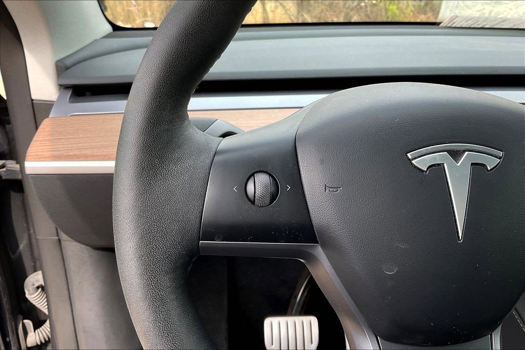 Used 2023 Tesla Model Y Performance image 11