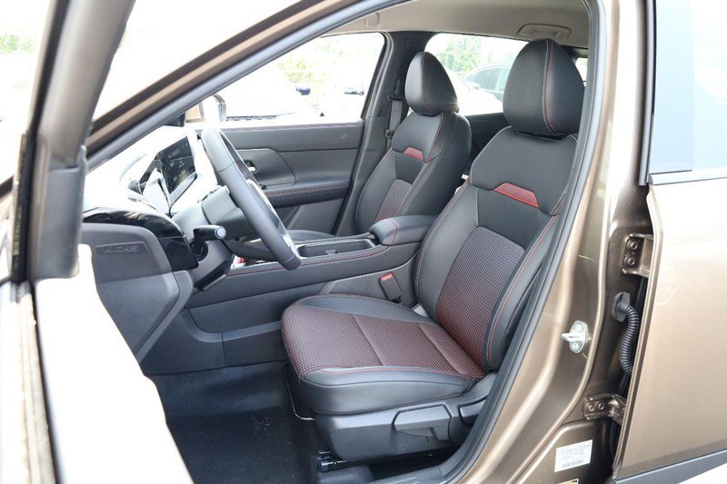 New 2025 Nissan Kicks SR image 10