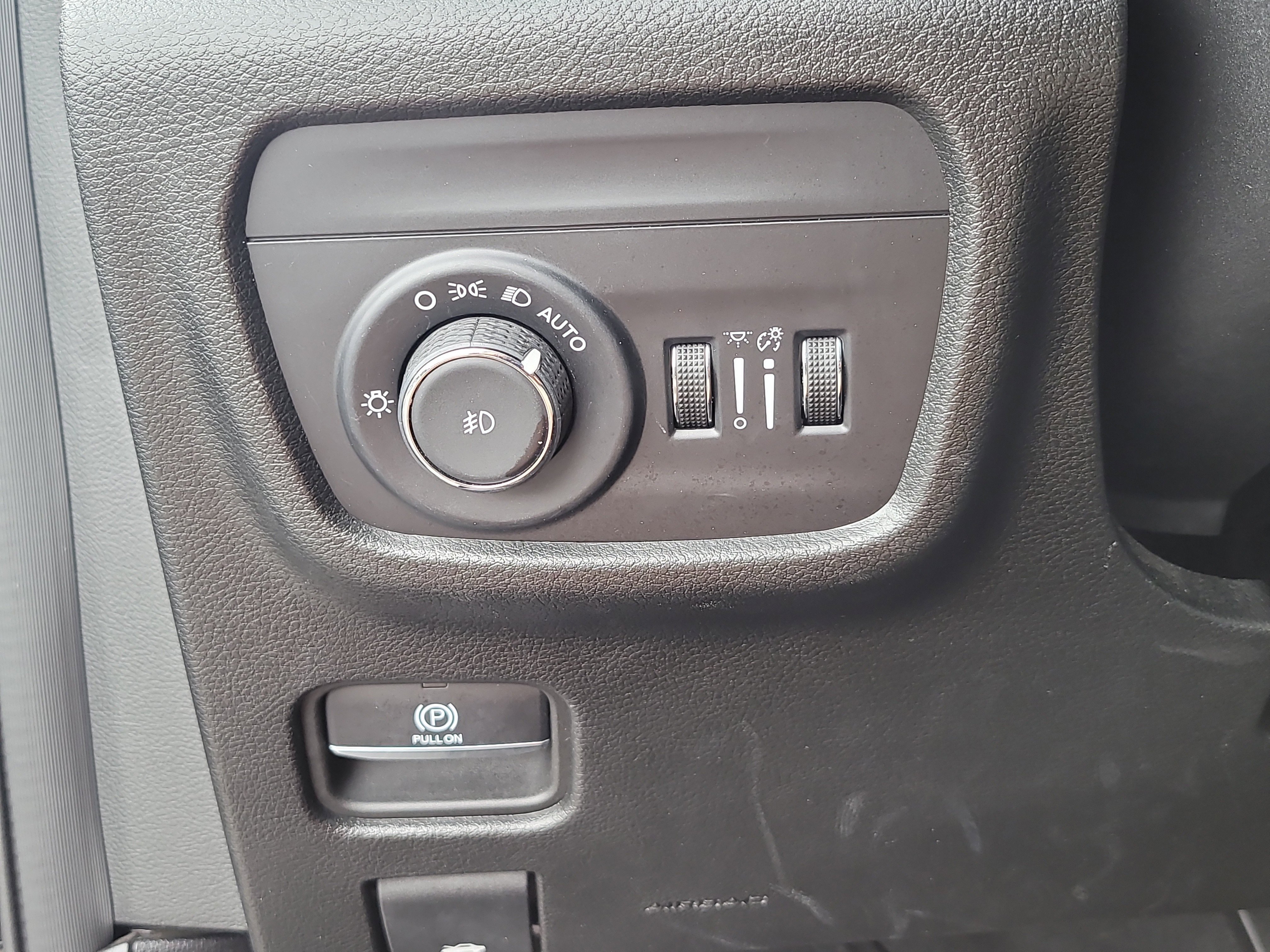 Used 2023 Jeep Grand Cherokee L Limited w/ Black Appearance Package RWD image 32