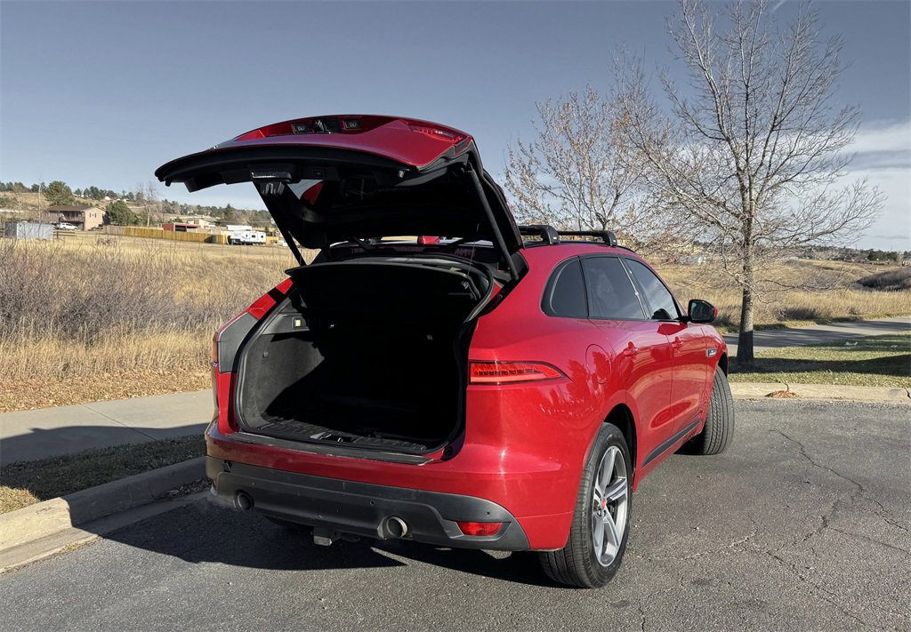 Used 2017 Jaguar F-PACE R-Sport image 8