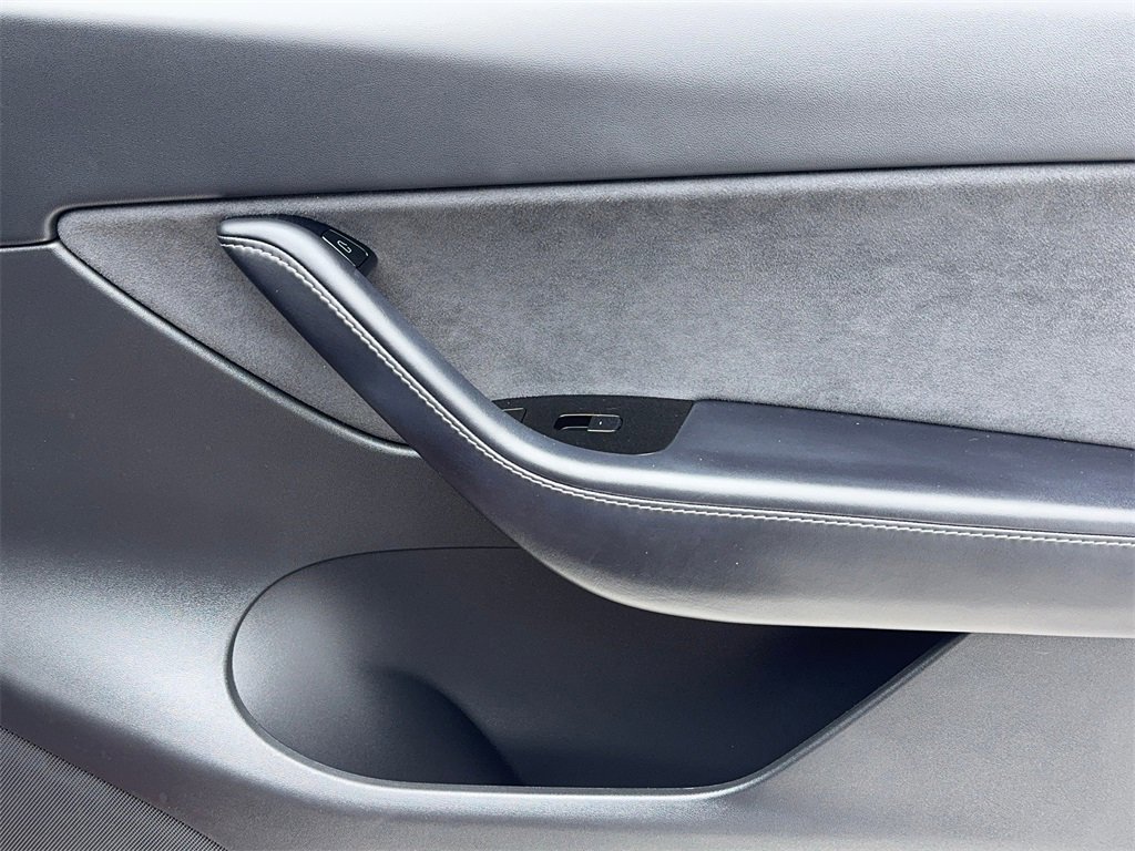 Used 2021 Tesla Model Y Long Range image 50