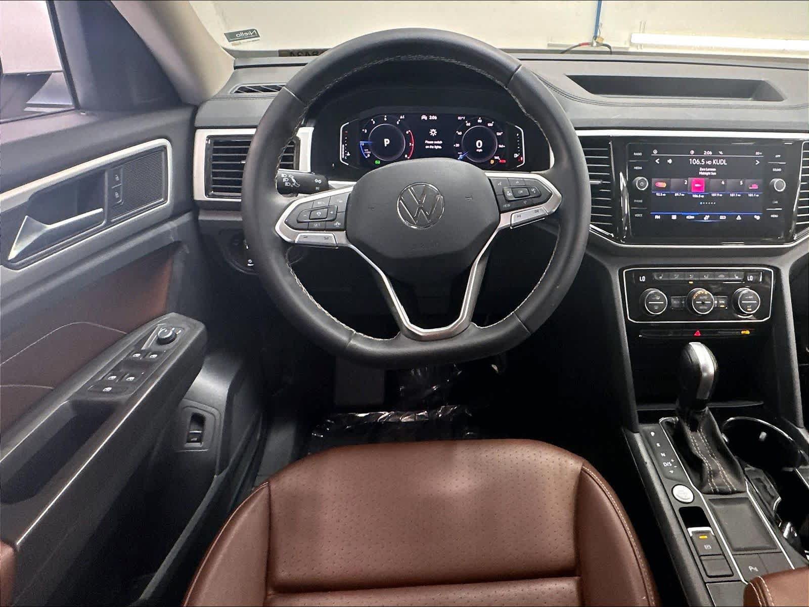 Used 2023 Volkswagen Atlas SE w/ Black Wheel Package FWD image 11