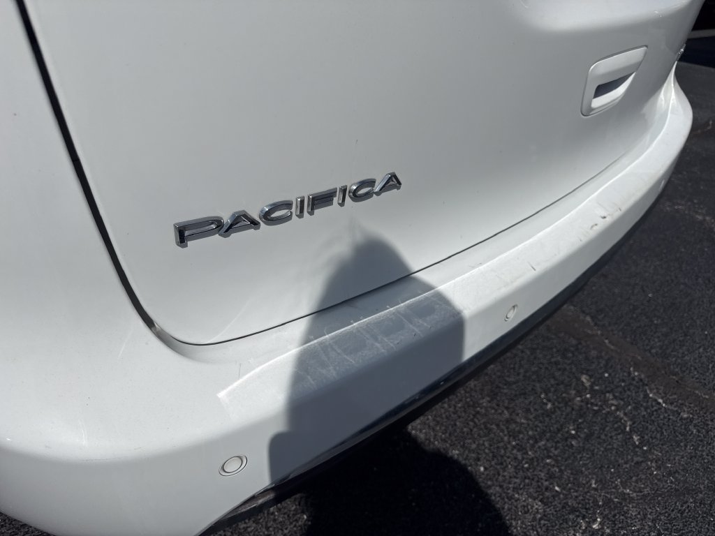 Used 2018 Chrysler Pacifica Limited FWD image 12