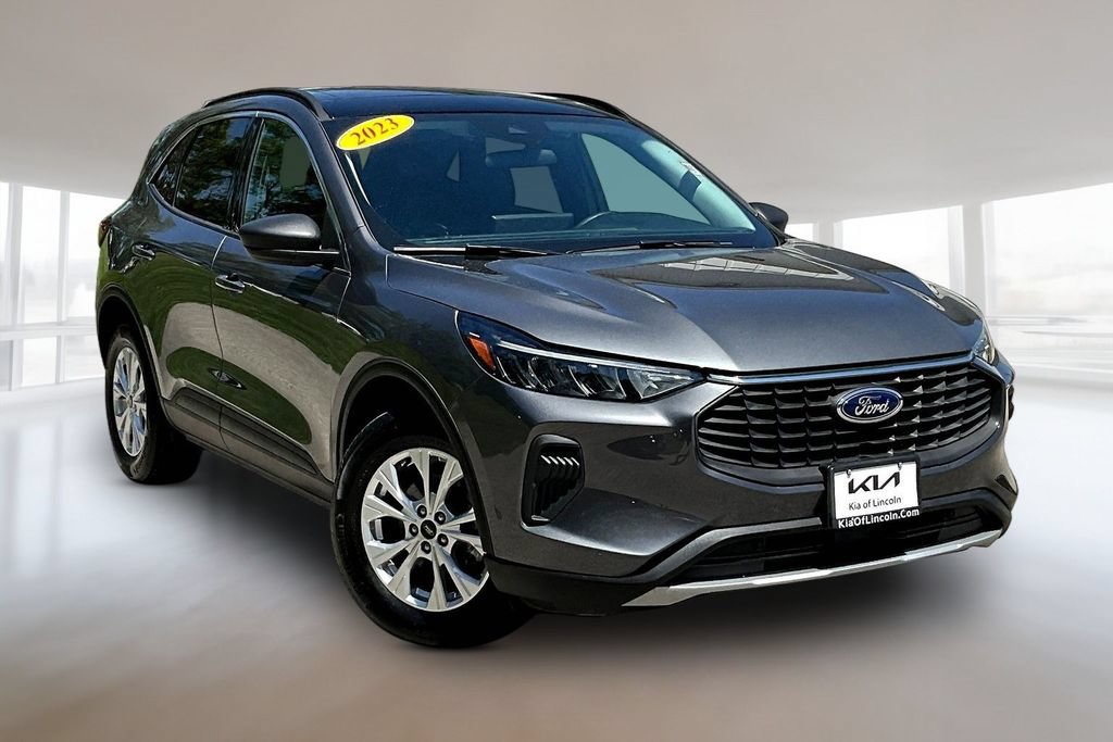 Used 2023 Ford Escape Active w/ Tech Pack #1 AWD/4WD image 3