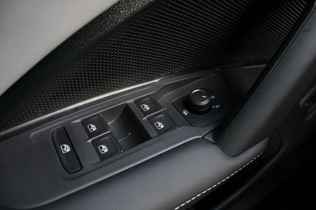 New 2025 Volkswagen Tiguan SE R-Line image 18