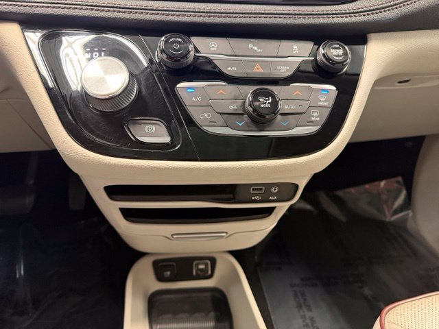 Used 2019 Chrysler Pacifica Limited FWD image 28